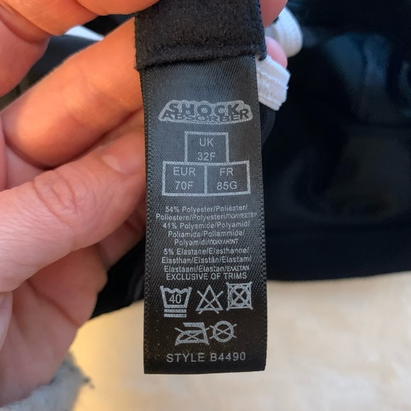 Shock Absorber Sports Bra - Picture 3 of 3